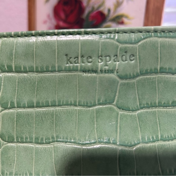 Kate Spade Elegant Green Crocodile-Embossed Clutch Purse - Picture 5 of 11